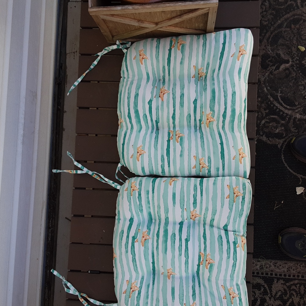 2 chair cushions with ties and 2 pillows, blue with stars. 16  16, pillow 16×12